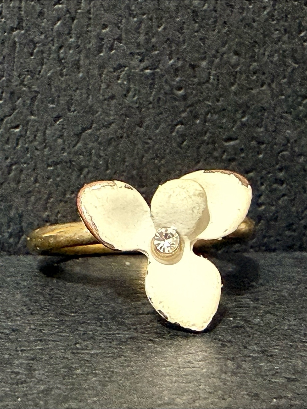 Source Unknown Gold-Tone Ring with White Three-Petal Flower and Crystal size 5.7